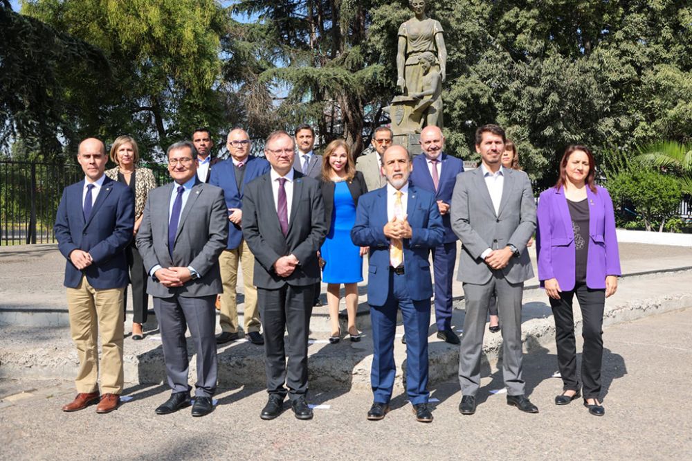 Uno de los temas centrales del encuentro fue el nuevo convenio entre el Ministerio de Obras Públicas (MOP) y ocho universidades estatales, que permitirá ejecutar proyectos de ingeniería en conectividad vial y agua potable rural entre las regiones del Biobío y Los Lagos.