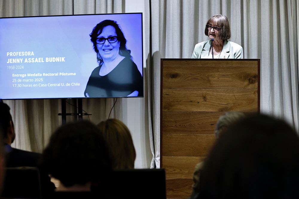 "Jenny nunca fue una mujer de medallas. Su grandeza estuvo siempre sostenida por una fuerza que nacía de la humildad, profundamente enraizada en su ser austero y dulce", señaló la Rectora Devés.