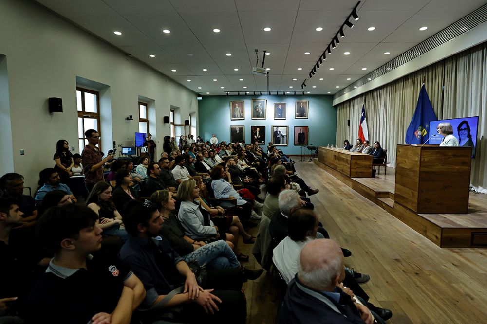 Su familia recibió el reconocimiento de carácter póstumo en una solemne ceremonia que tuvo lugar en la Sala Domeyko de la Casa Central.