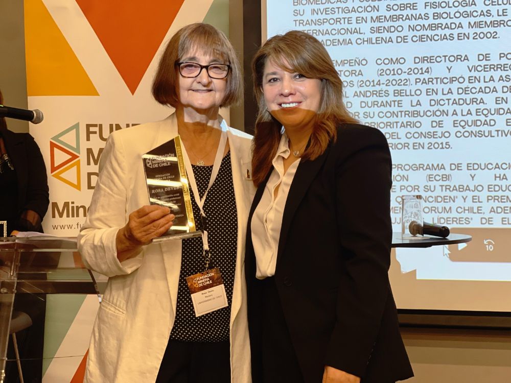 La Rectora de la U. de Chile, Rosa Devés, fue reconocida dentro de la categoría “académica”.