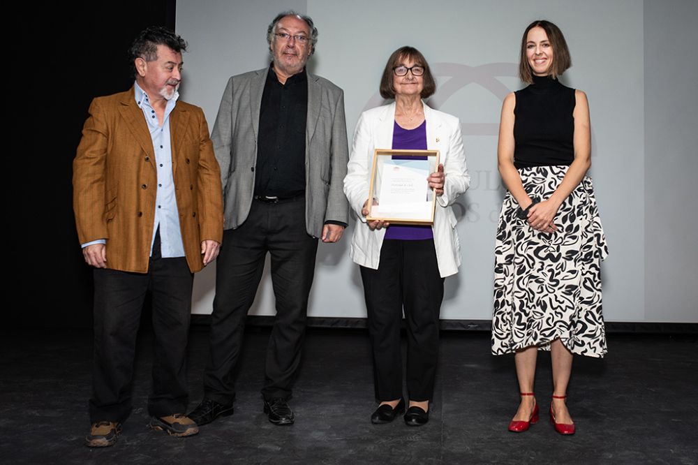 El galardón fue recibido por la Rectora de la U. de Chile, Rosa Devés; la directora del Centro de Extensión Artística y Cultural, Dominique Thomann; y el director del Coro de la U. de Chile, Juan Pablo Villarroel. 