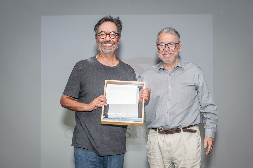 Rodrigo Pérez fue galardonado como "mejor director" en Teatro por "Noche de Reyes" del TNCH, que a su vez se coronó como mejor obra.