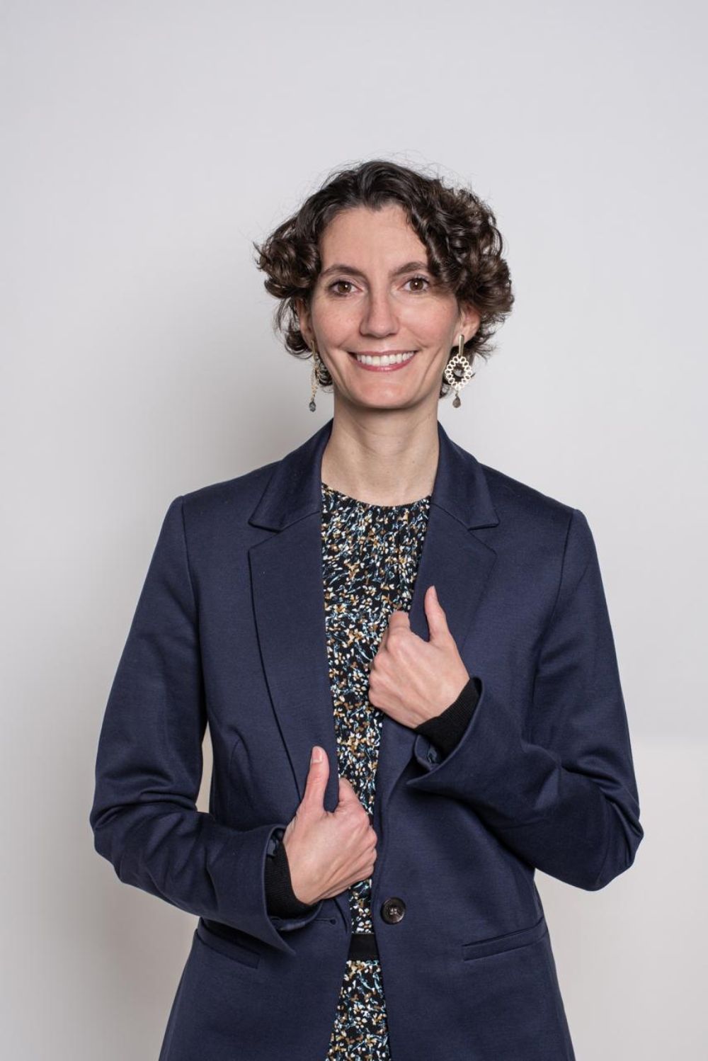 Elise Servajean Bergoeing, Doctora en Astronomía de la Universidad de Chile, actualmente se desempeña como gerente del Centro de Astrofísica y Tecnologías Afines (CATA).