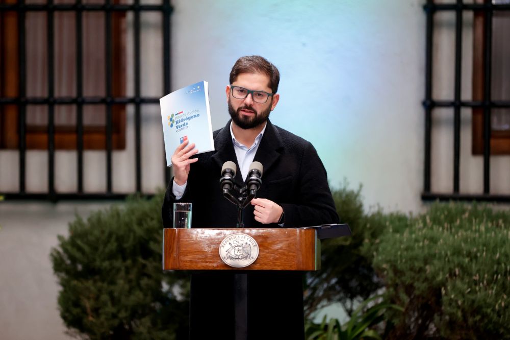 El Presidente de la República, Gabriel Boric, dijo estar "convencido que aquí se juega el bienestar de Chile de las próximas décadas, si sabemos aprovechar esta ventana de oportunidad".