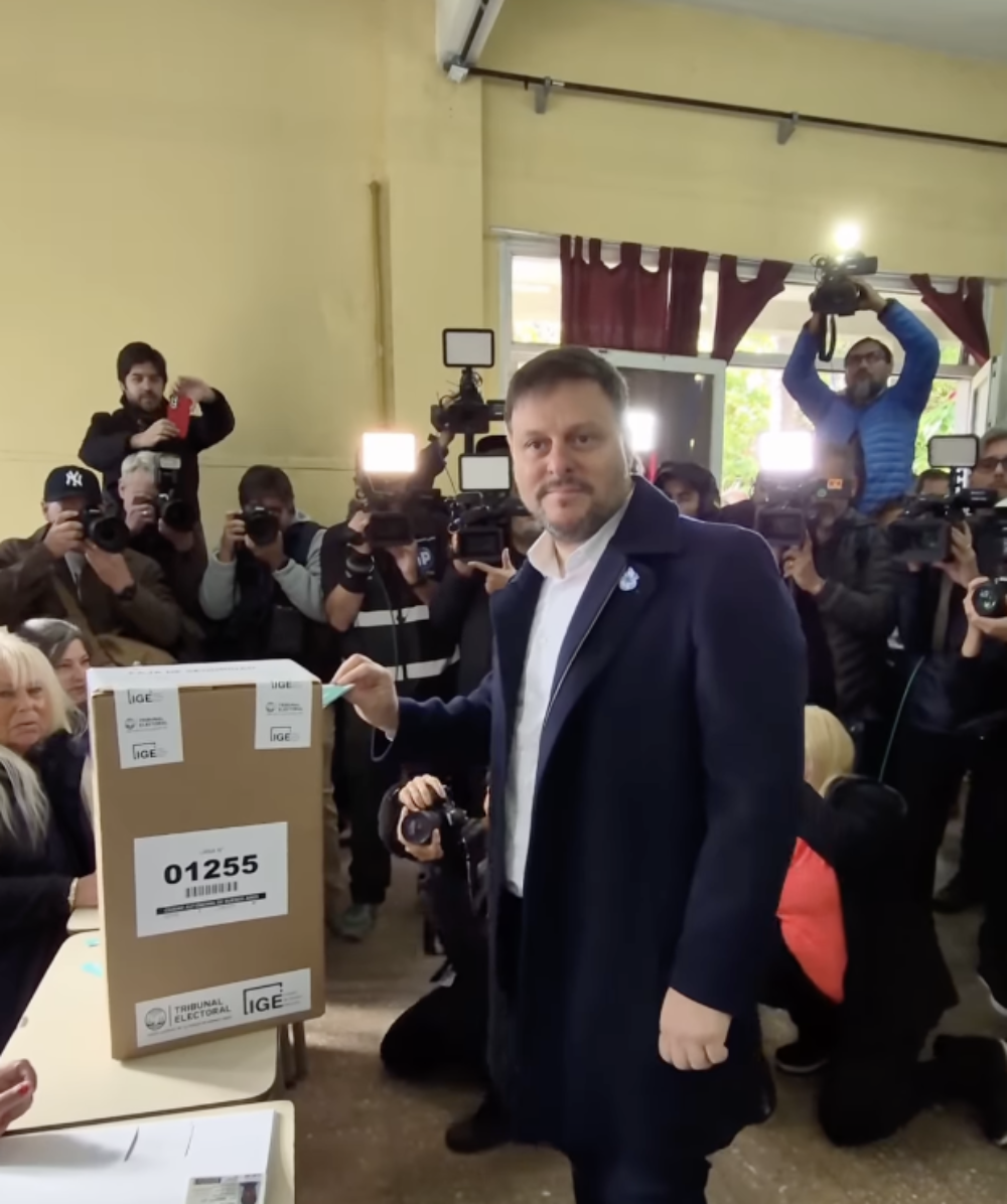 Es Ahora Buenos Aires, liderado por el peronista Leandro Santoro, obtuvo un 27,5 %, y por Pro, encabezada por Silvia Lospennato y que alcanzó cerca de un 16% y quedando como los principales derrotados de la jornada.