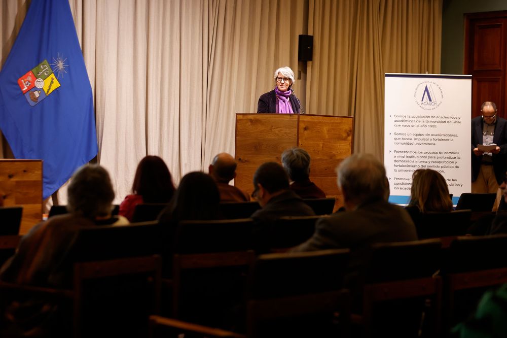 “la solidaridad y la reflexión conjunta son valores importantes. La posibilidad de juntarnos a compartir nuestras ideas, hoy tener la posibilidad de escuchar a Bernardo Subercaseaux nos plantea también esa posibilidad que da la Universidad de ser un espaico amplio de diálogo y afecto”.
