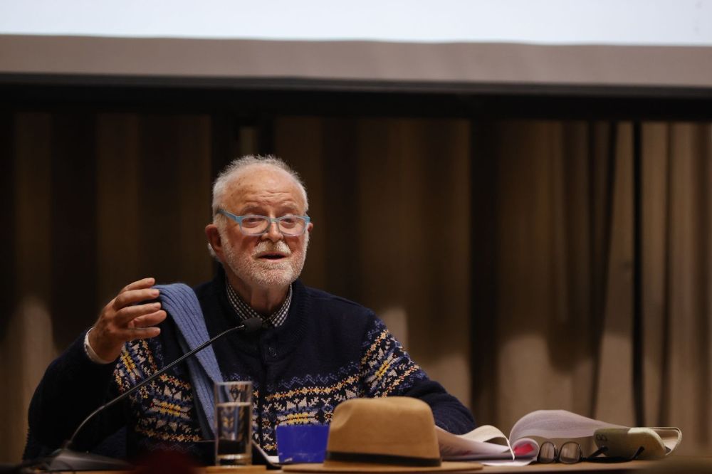 El profesor Bernardo Subercaseaux ofreció la Charla “Arqueología de la Universidad”.