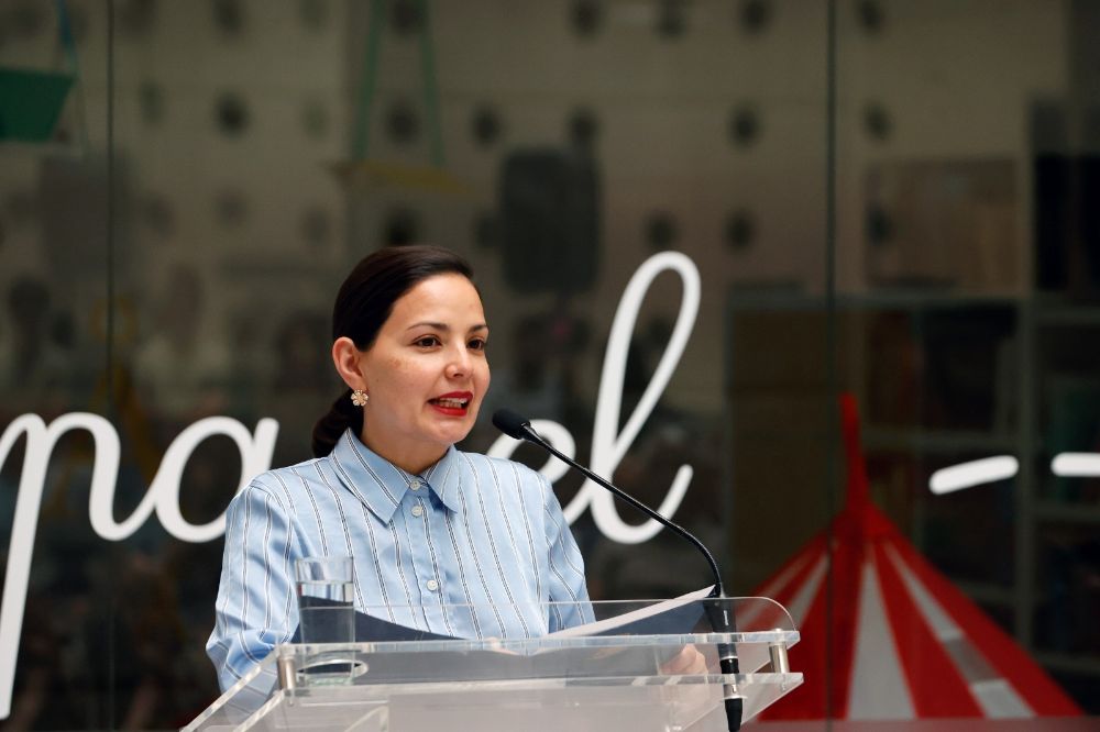 La ministra de las Culturas, las Artes y el Patrimonio, Carolina Arredondo, también se hizo presente en la ceremonia y destacó que este es "un reconocimiento justo y necesario a una trayectoria que ha engrandecido nuestras artes y nuestra memoria cultural".