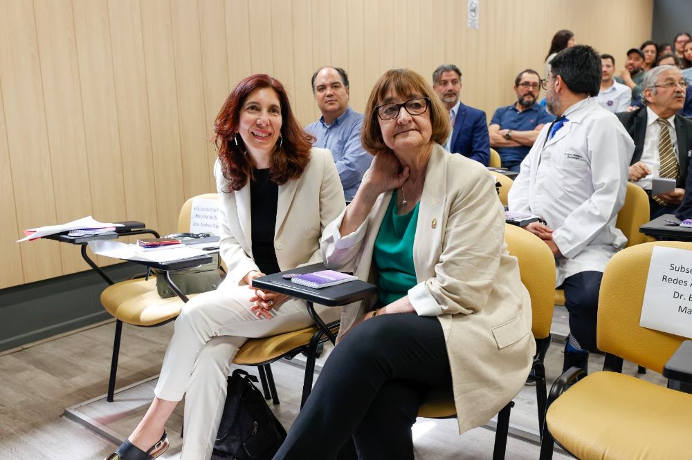 El proyecto "representa un avance y un orgullo para la ciencia y la salud pública chilena”, señaló la Rectora Rosa Devés. En la fotografía, junto a la vicerrectora de la UDEC, Paulina Rincón.