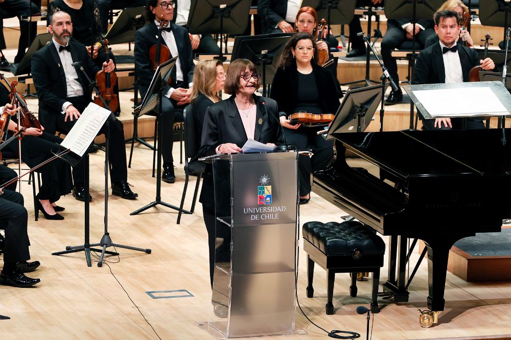 "Por años esperamos este momento, que se ha hecho posible gracias a un sueño y a un gran esfuerzo compartido", dijo la Rectora Devés.