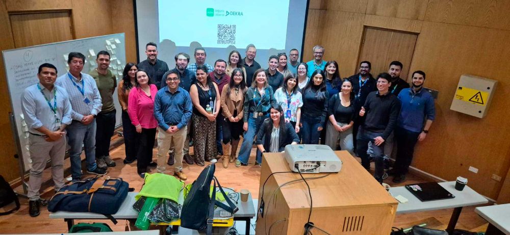 Prevencionistas de riesgo de la Universidad de Chile participan de jornada de capacitación.