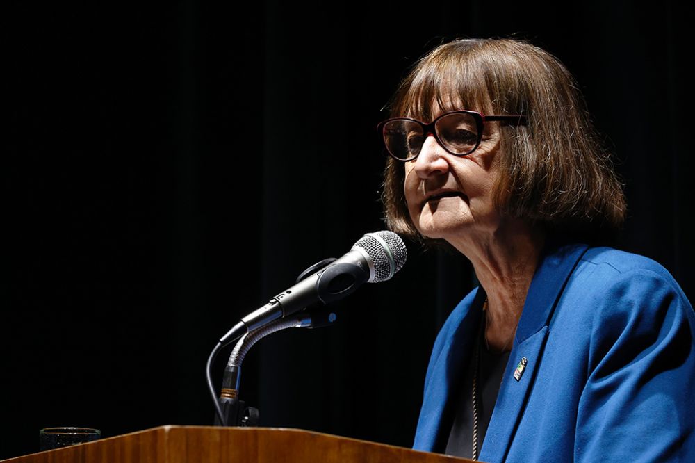 Dra. Cecilia Albala y la Rectora de la Universidad de Chile, Rosa Devés.