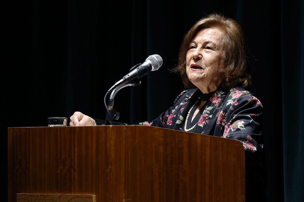 Dra. Cecilia Albala y la Rectora de la Universidad de Chile, Rosa Devés.