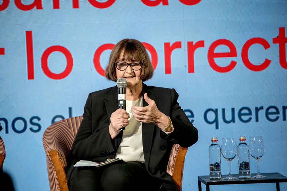 La Rectora Devés planteó la necesidad de “cambiar la forma en que educamos, de manera que el acompañamiento, el trabajar juntos y la construcción de comunidad estén al centro de la labor docente”. 