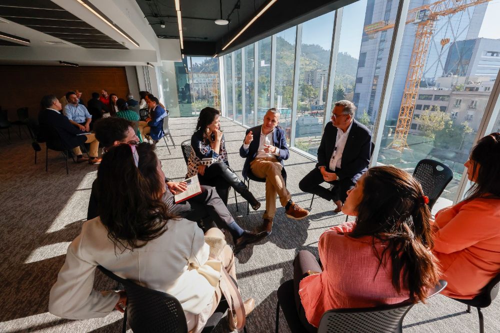 Este miércoles, la tarea para los asistentes fue levantar nombres de personas que puedan ser invitadas a dar charlas de inspiración el día del encuentro. 