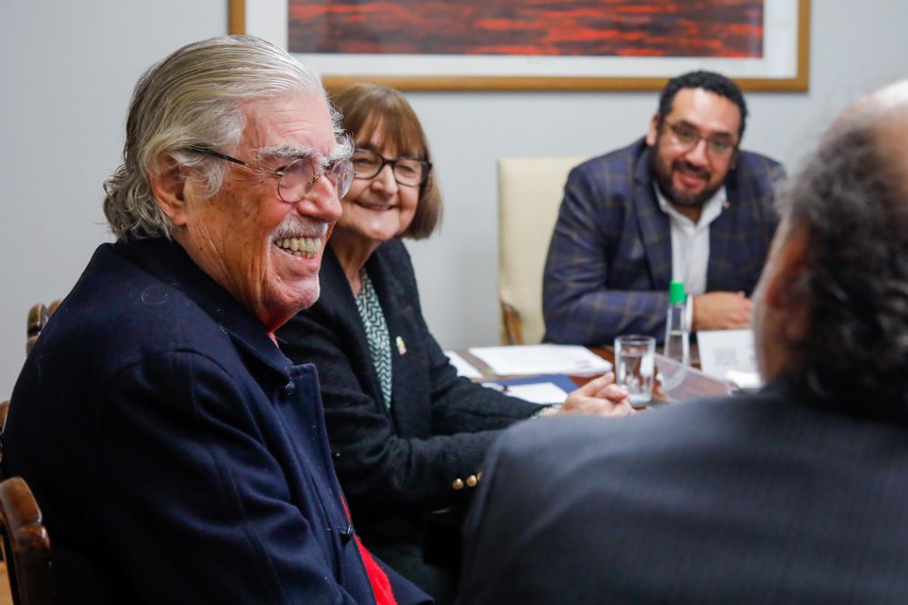 "Yo fui profesor de la U. de Chile y me echaron después del golpe de Estado, así que esta es una reparación que siento muy profundamente”, dijo el galardonado.