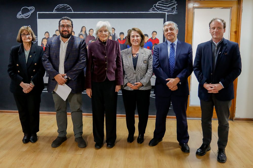 Habiendo liderado iniciativas periodísticas de gran relevancia para el país, como la Revista Paula y “El Diario de Cooperativa”, Vergara se ha convertido en un referente de las comunicaciones a nivel nacional.