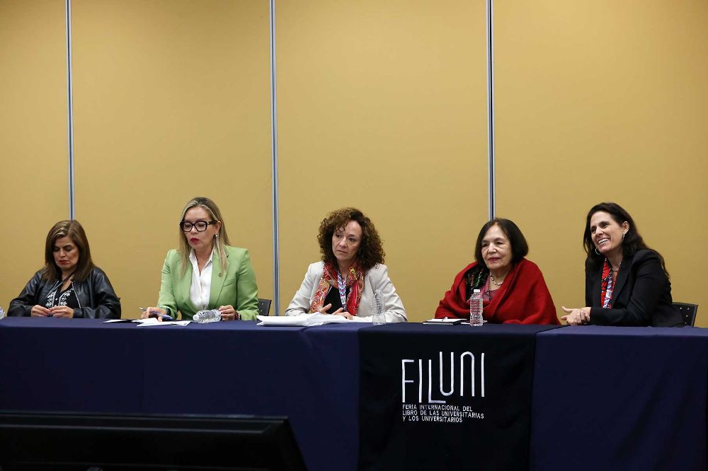 El evento siguió con otros dos paneles y dos mesas de conversación que abordaron temas como las mujeres en el mundo de la cultura escrita, y derechos humanos y justicia.