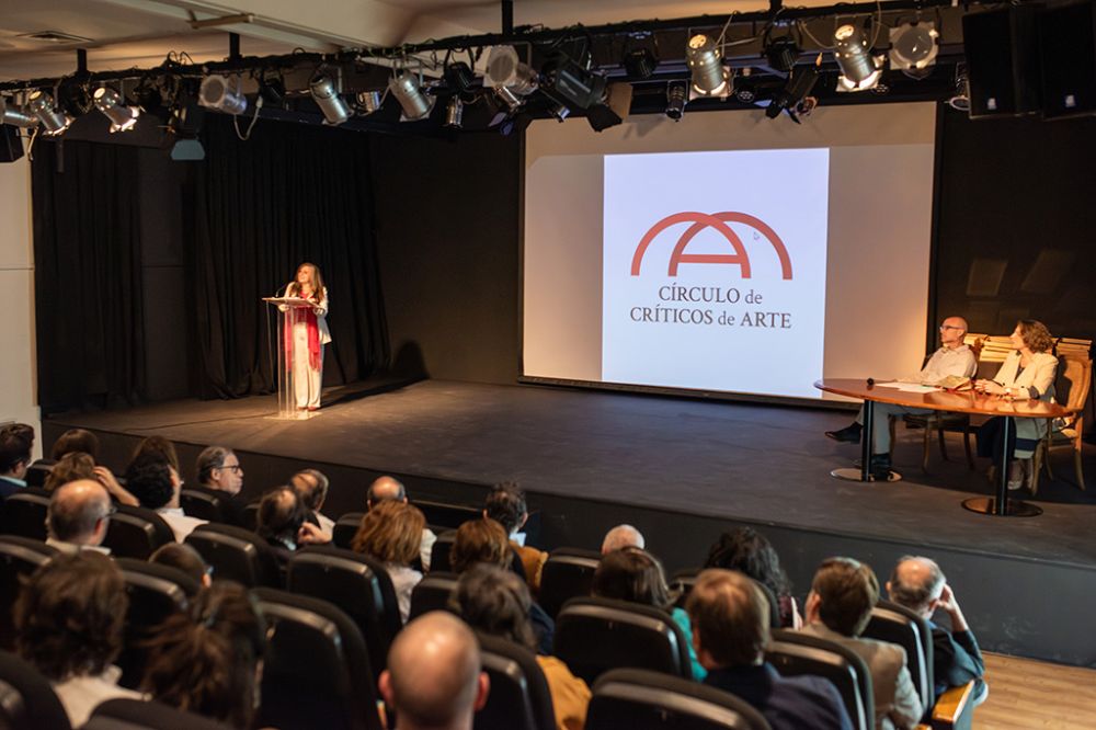 La mañana del sábado 22 de marzo se realizó la entrega de los Premios 2024 otorgados por el Círculo de Críticos de Arte, donde la U. de Chile destacó en Artes Visuales, Danza, Teatro y Música.