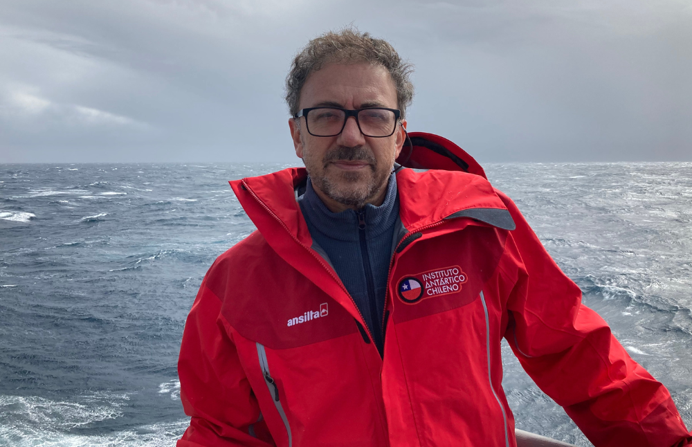 El académico de la Facultad de Ciencias de Universidad de Chile  y director del Instituto Milenio BASE, Elie Poulin.