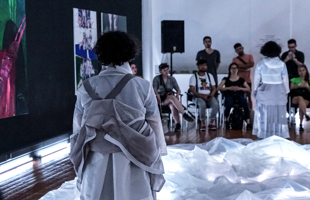 La instancia buscó visibilizar las conexiones entre las danzas y la medicina a través de la composición biológica del cuerpo, siendo presentada en el Museo de Arte Contemporáneo.