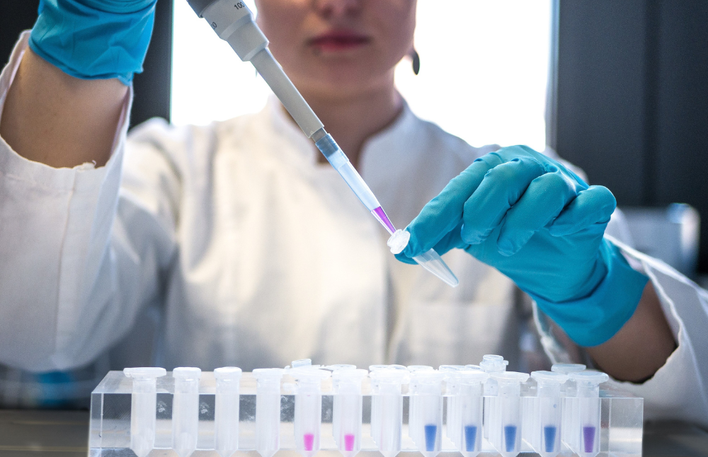 Estos nuevos compuestos de la familia de pirimidoisoquinolinquinonas mostraron un potencial significativo para el tratamiento de infecciones causadas por estos patógenos, pues resultaron ser entre 64 y 128 veces más potentes que el antibiótico vancomicina.