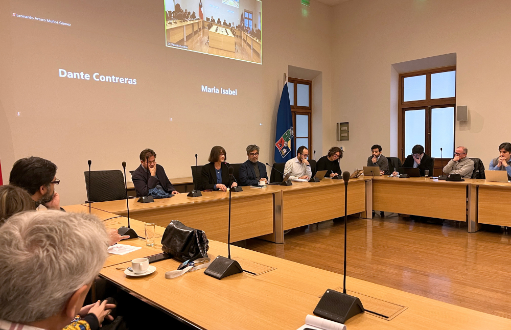 Con una participación activa a nivel nacional, la Universidad de Chile ha obtenido la adjudicación de 35 Centros de Excelencia desde 2001, tanto como institución principal como albergante.