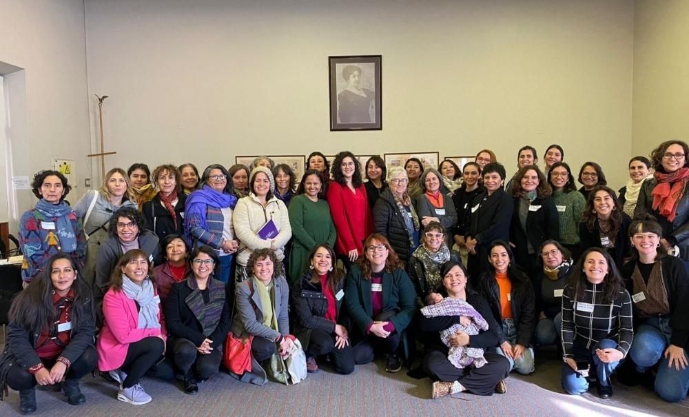Más de 50 mujeres participaron en el encuentro de la red amplia, donde además se expusieron los avances del Proyecto InES Género UCH y se realizó un taller de levantamiento de información de la misma red de colaboración.