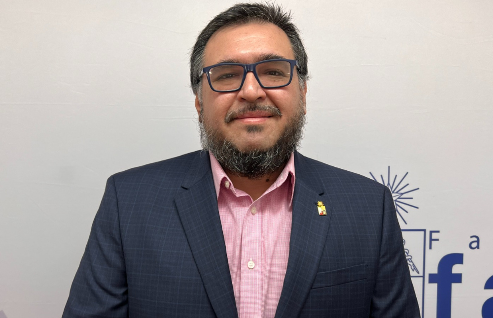 El académico de la Facultad de Ciencias Veterinarias y Pecuarias, Universidad de Chile, Víctor Neira.