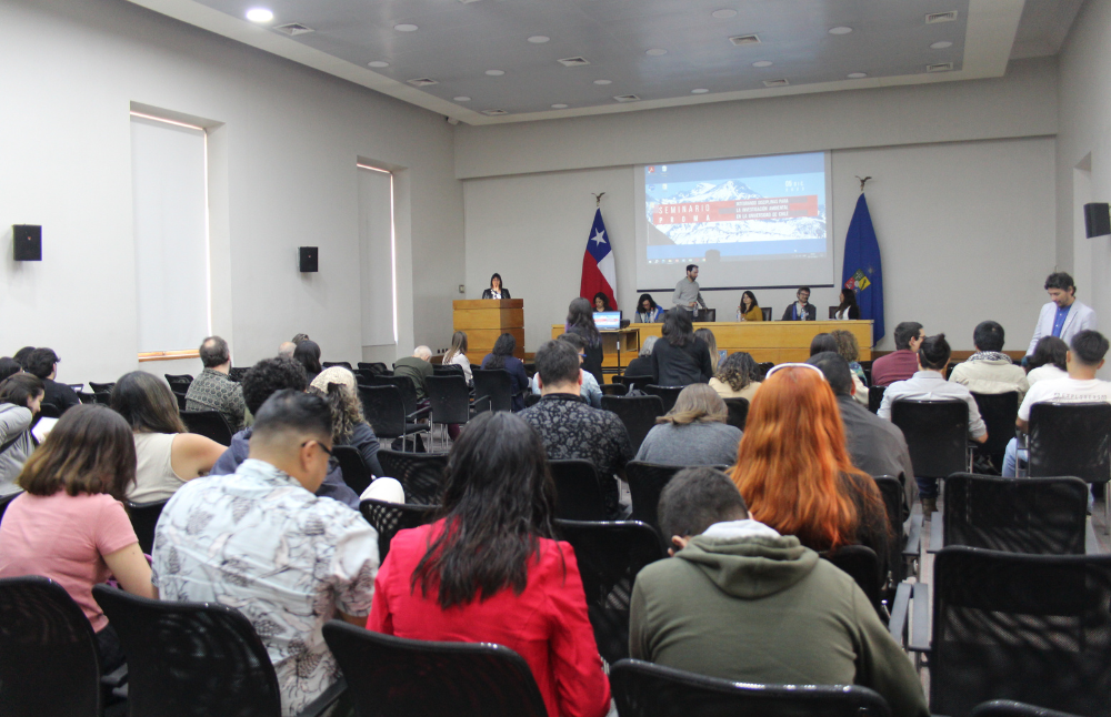 Composición e impactos del paisaje sonoro en espacios públicos y en el ambiente, la situación actual de las termoeléctricas a carbón en el país, casos de contaminación y selecciones de especies, y ejemplos de políticas públicas y gobernanza climática fueron algunos de los temas abordados