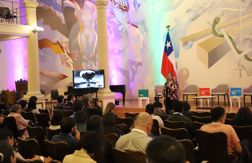 Beatriz Rahmer, encargada innovación social y pública de la VID, quien reflexionó sobre la necesaria aplicación del concepto de interfaz en el vínculo entre la académica y la toma de decisiones.