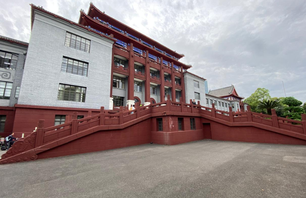 La misión dio inicio con la participación del Vicerrector de Investigación y Desarrollo de la Universidad de Chile, Prof. Christian González-Billault en la “6th APRU Vice Presidents for Research Meeting 2024” entre el 21 y 23 de abril.