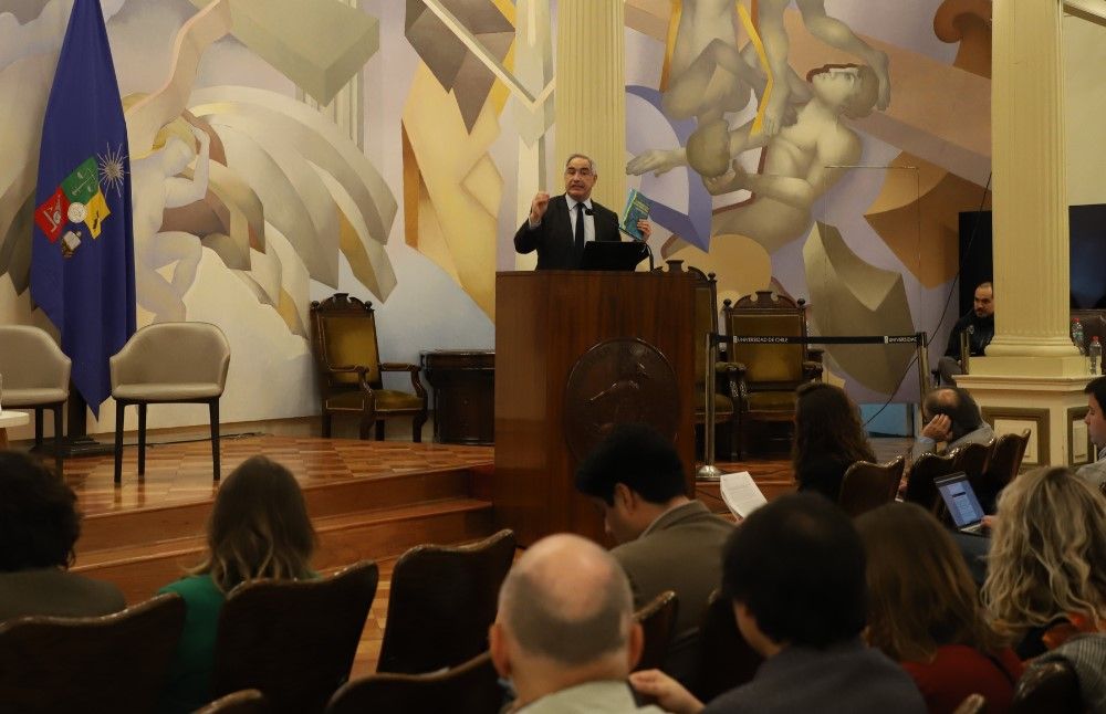 El Senador Francisco Chahuán durante el lanzamiento de su libro “Gobernanza anticipatorio: Una institucionalidad prospectiva para Chile”.