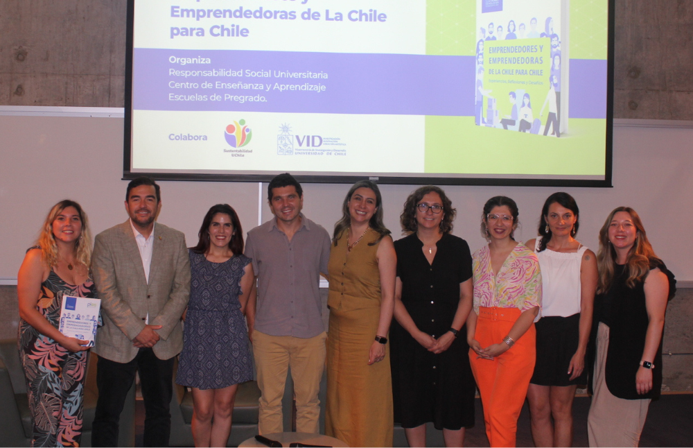 Durante el lunes 22 de enero, la Facultad de Economía y Negocios de la Universidad de Chile fue el escenario para el estreno del libro “Emprendedores y emprendedoras de La Chile para Chile”. El material entrega orientaciones para fomentar emprendimientos sustentables a partir del relato y experiencias de profesionales UCH.