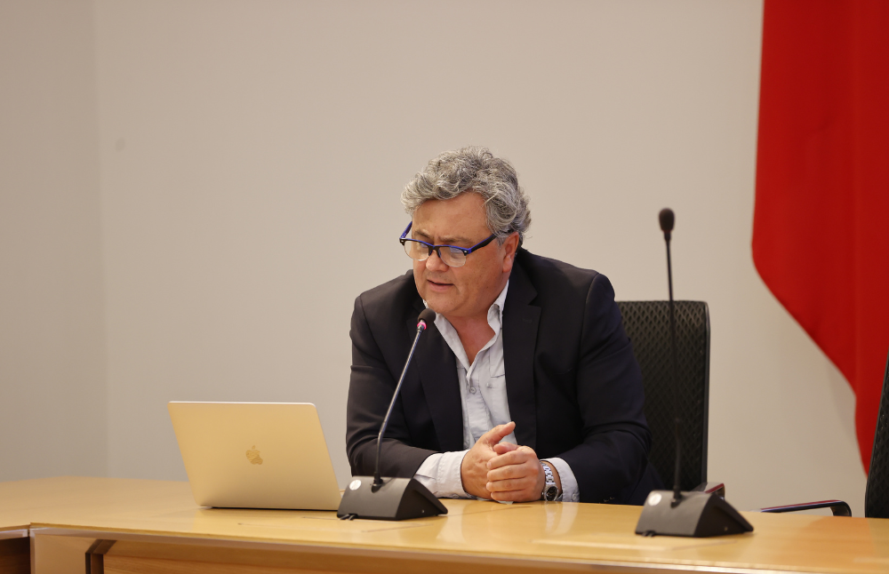 El académico FCFM, director del Centro de Energía y coordinador de la iniciativa institucional, Rodrigo Palma, manifestó que "como institución, tenemos un tremendo potencial interdisciplinario con una muy rica experiencia para poder construir a una propuesta para Chile”. 