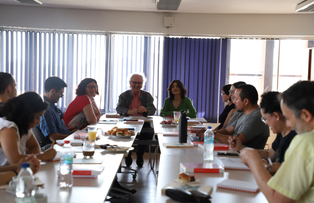 La semana concluyó con un taller dirigido a académicos/as e investigadores/as de las facultades de Ciencias Sociales, Artes, Arquitectura y Urbanismo y Medicina, el cual se desarrolló en la Vicerrectoría de Investigación y Desarrollo. 