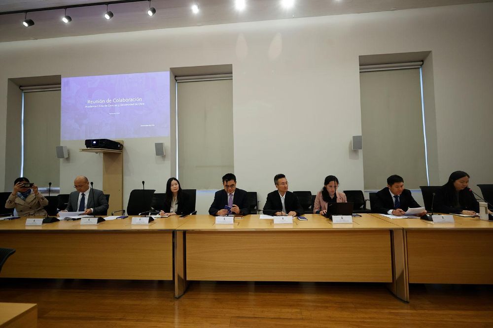 Con más de 100 institutos de investigación y dos universidades, unidades distribuidas en toda China, CAS ha impulsado un robusto enfoque en la colaboración internacional, manteniendo más de 150 acuerdos de colaboración con diversos países del mundo y 32 organizaciones internacionales.