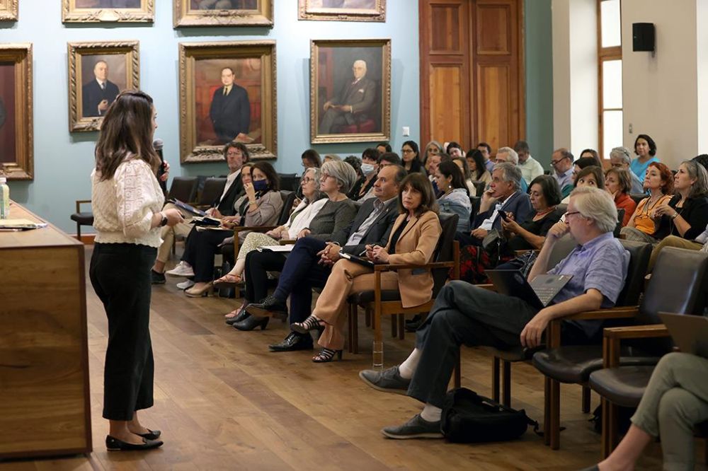 El proceso de autoevaluación fue participativo, ya que involucró a más de 15 mil personas, ya sea en el trabajo de las subcomisiones o en la respuesta a la encuesta de percepciones