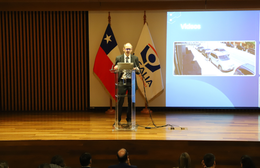 El director del proyecto y académico del Departamento de Ingeniería Industrial, Richard Weber, presentó “Avances y desafíos del Ecosistema HeredIA”