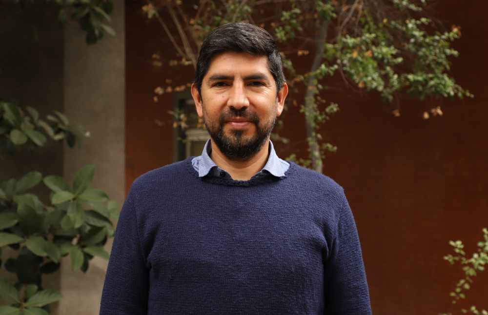 "Cultura, democracia y ciudadanía en América Latina" se compone de nueve ensayos críticos, entre ellos, “Creación artística en la sociedad del conocimiento” del director de Creación Artística, Fernando Gaspar. 