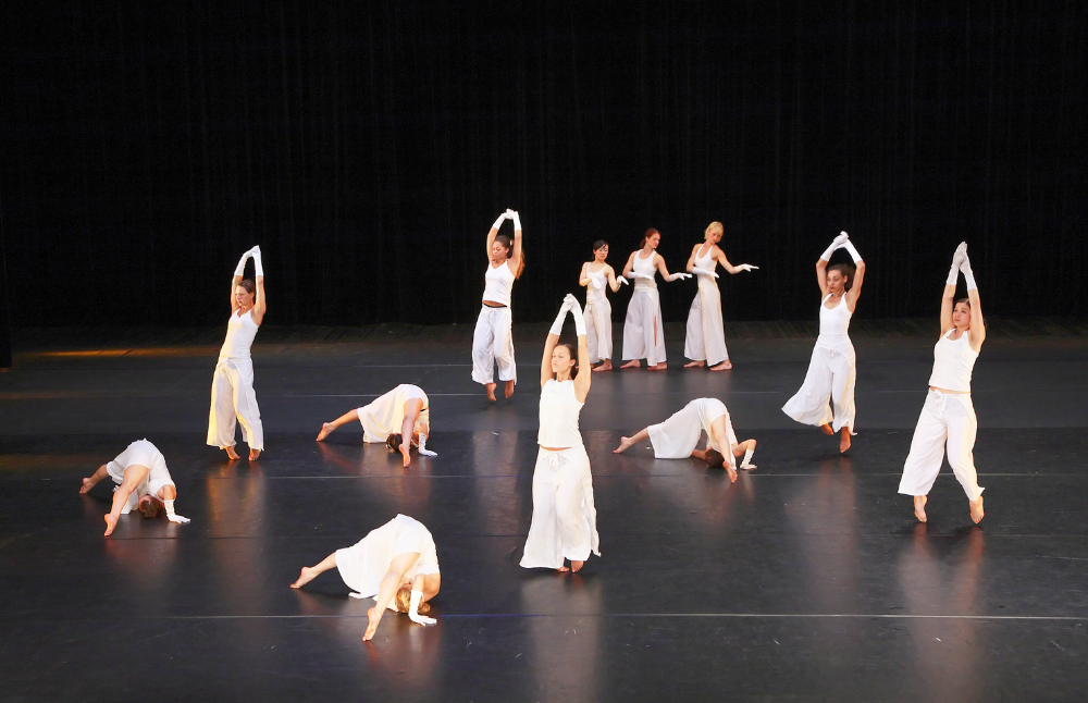 Dentro de los proyectos adjudicados se encuentra el “Grupo de Estudios Interdisciplinar en Filosofía y Danza: movimiento, memoria, creación”, liderado por la académica de la Facultad de Filosofía y Humanidades, Rosario Fernández. En línea Semillero, la propuesta busca crear una agenda de investigación teórica, artística y metodológica sobre la materialidad y el movimiento.
