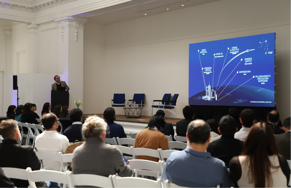 Buscando consolidar el rol público de la Universidad como socio estratégico del Estado, la Plataforma ICAI fue formulada con miras a superar la fragmentación disciplinar y las barreras de gobernanza interna.