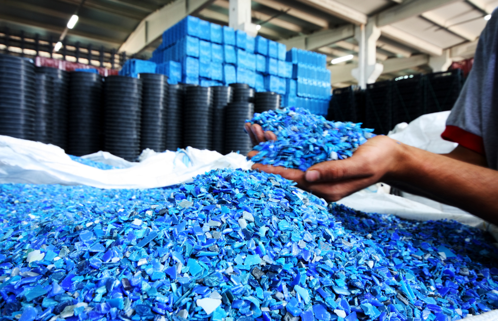 Por su parte, Susan Lühr, académica de la Facultad de Ciencias, liderará el proyecto “Reciclaje Químico de Poliamida 6”. La iniciativa se enfoca en desarrollar un proceso de depolimerización eficiente de poliamida 6, un polímero termoplástico versátil de origen petroquímico, también conocido como Nylon 6.