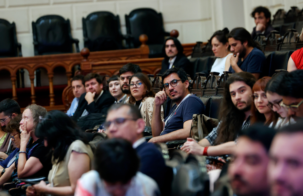 El evento incluyó el panel “Universidad y Estado: repensar la articulación para el bien común”, con la participación del senador Francisco Chahuán; la alcaldesa de La Pintana, Claudia Pizarro; el general de Aviación FACH, Luis Sáez; y el jefe del Departamento de Estadística e Información de Salud (DEIS) del Ministerio de Salud, Jorge Pacheco. Además, contó con la moderación del académico de la Facultad de Medicina UCHILE,  Prof. Fernando Valiente.