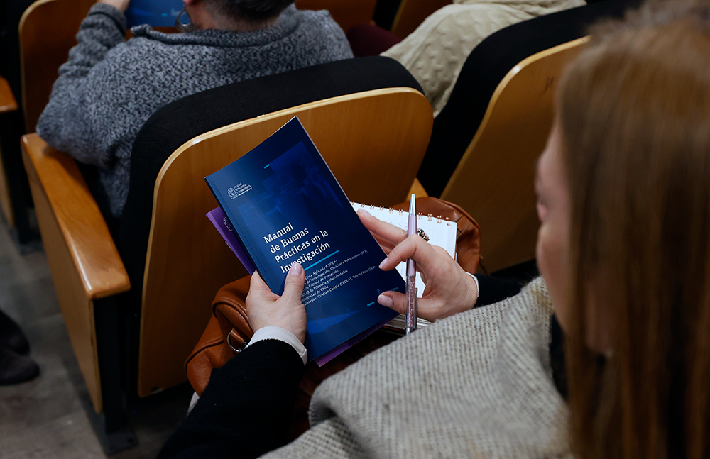 Facultad de Filosofía y Humanidades lanzó Manual de Buenas Prácticas en la Investigación y un Policy Brief de Género e Investigación