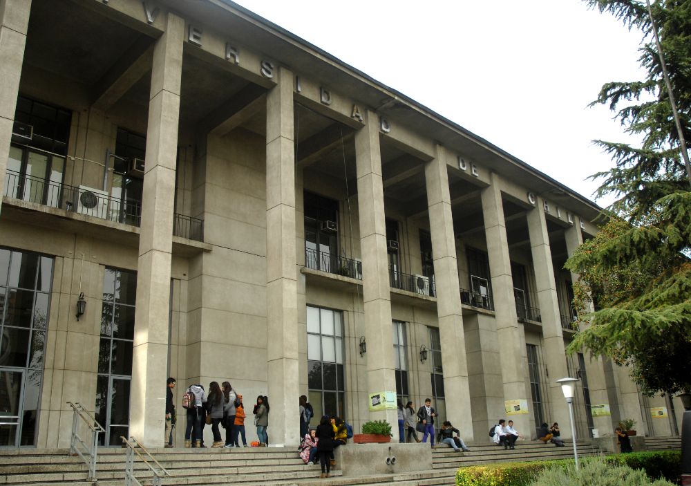 el Doctorado en Bioquímica de la Facultad de Medicina, es impartido por la Universidad de Chile desde 1989.