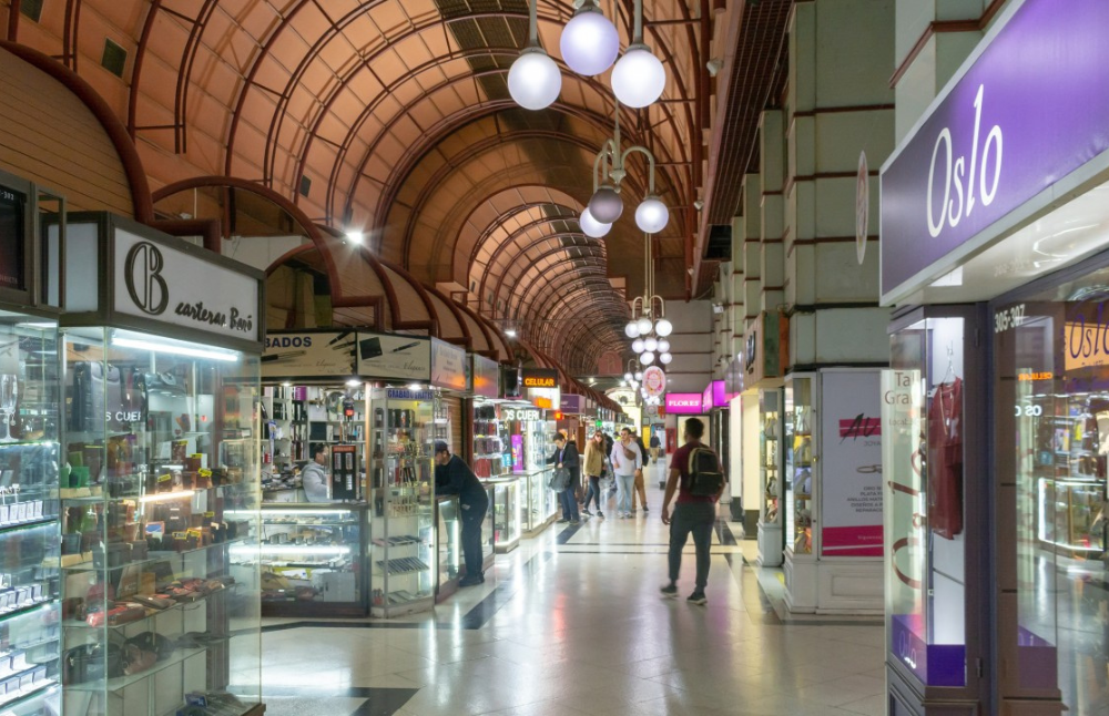 El Núcleo Milenio en Política Laboral y Vida Familiar y Colectiva (LABOFAM), estudia el impacto que tienen en las y los trabajadores del país la aplicación de las leyes laborales recientemente promulgadas como la Ley de “Conciliación vida personal, familiar y laboral” y la iniciativa de “Reducción de la jornada laboral a 40 horas”. 