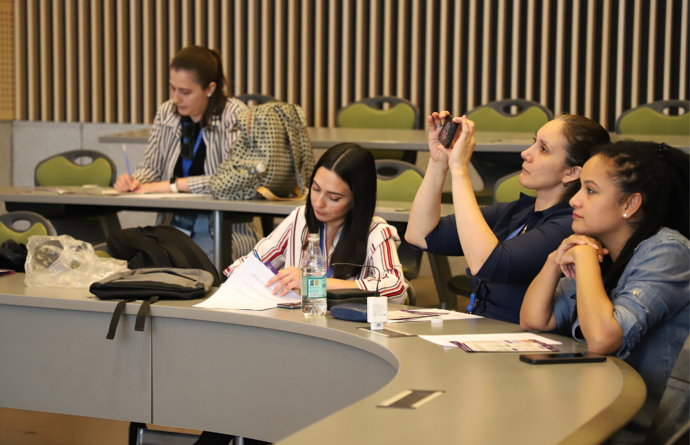 Entre los objetivos de los talleres se encuentra fortalecer las capacidades teóricas y prácticas para comprender, identificar y aplicar el enfoque de género en la investigación.