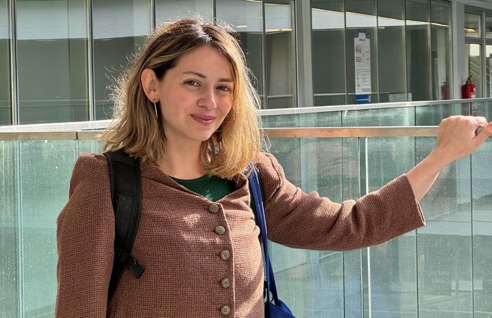 Rocío Sáez es cientista política de la Universidad Católica de Temuco y Magíster en Ciencia Política de la Pontificia Universidad Católica de Chile. Desde el año 2023 trabaja como profesional de la Dirección de Investigación de la Facultad de Gobierno.