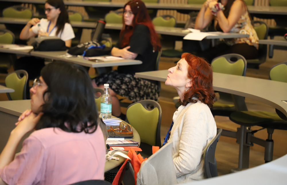 En los talleres se aborda diversos desafíos, como la baja presencia de mujeres que lideran investigaciones y las brechas de género en la productividad académica, entre otros.